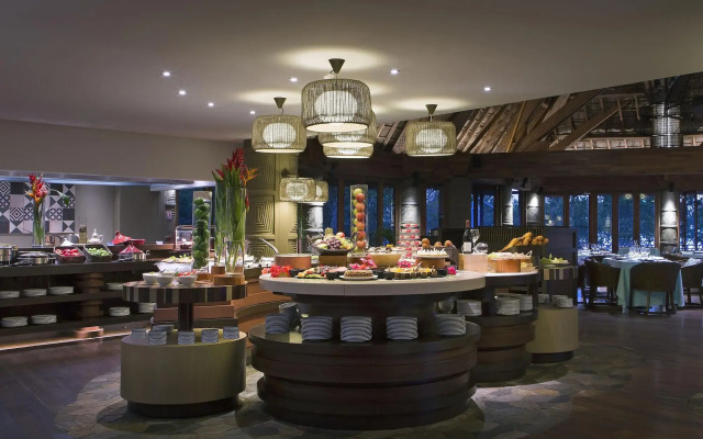 Sheraton New Caledonia Deva Spa & Golf Resort