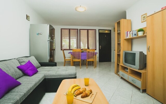 Charming 3-bed Apartment in Vrsi