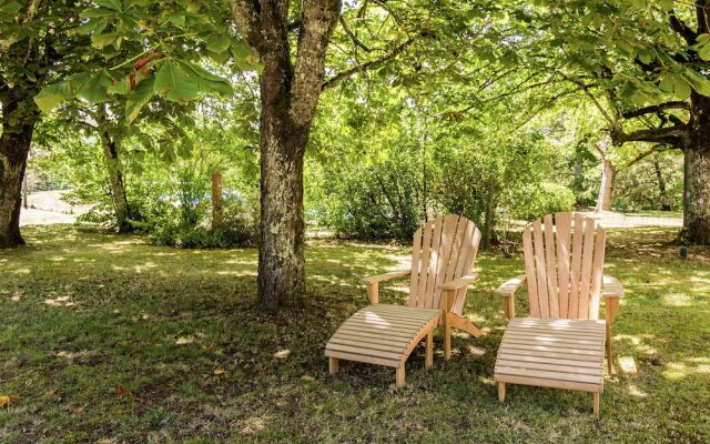 Upscale Mansion in Brouchaud With Views Across Private Pool