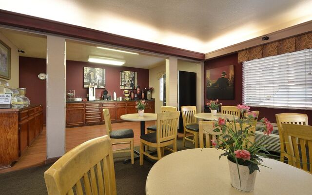 Stratus Suites - Boutique Hotel