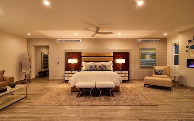 Luxurious Oceanfront Living, Minutes From Downtown: Villa Land's End