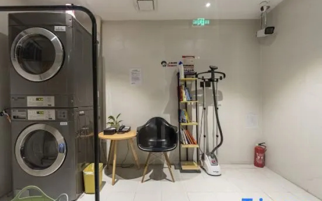 Viewking E-sports Hotel (Changshou Road Wuning Road Metro Station)