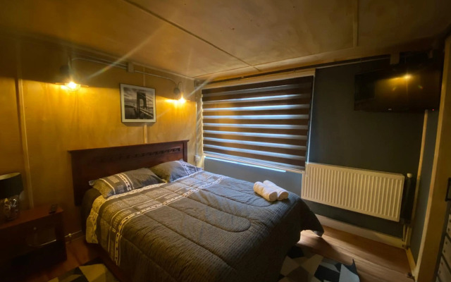 Hotel low cost y restaurant Colón