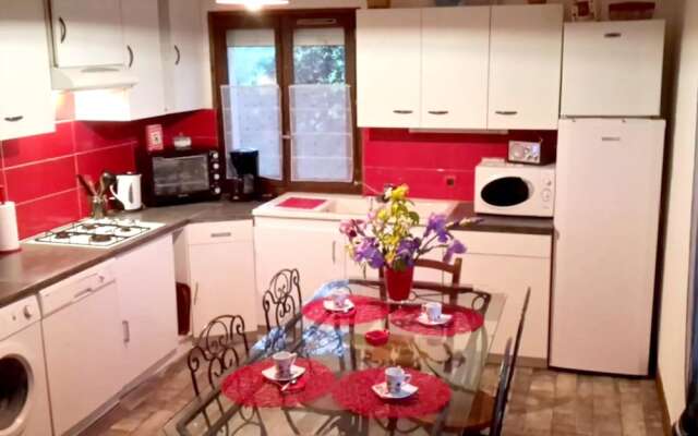 House With 3 Bedrooms in Villeneuve, With Enclosed Garden and Wifi