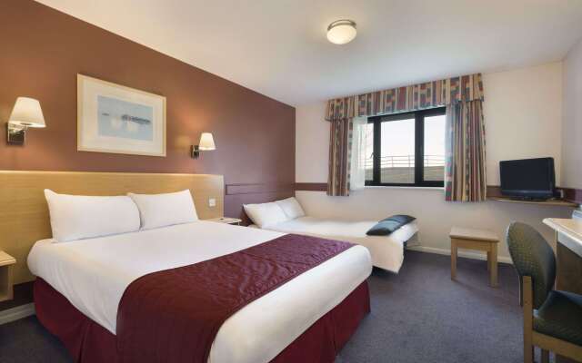 Days Inn by Wyndham Membury M4