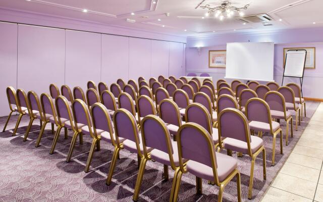 Holiday Inn A55 Chester West by IHG