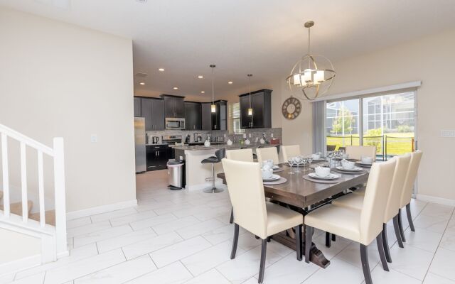 9018cg 6 Bedroom Home