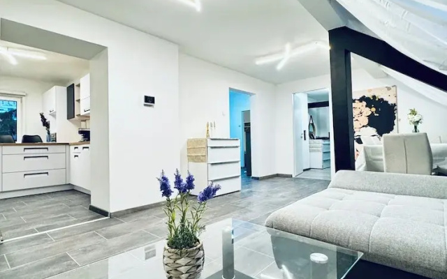 2BR 1LR Apartment for 5 Peaceful Stay