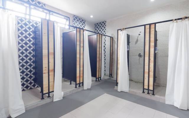 Fello Bnb Hostel Kuta - Adults Only