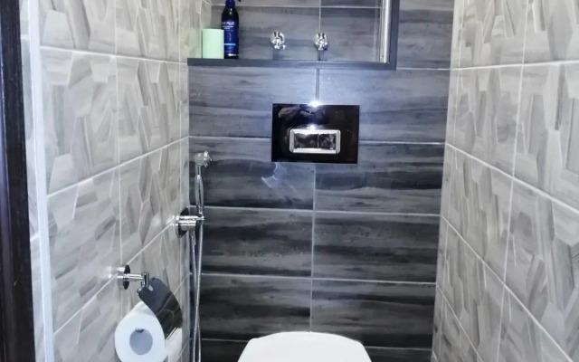 Семпл на улице Старовского