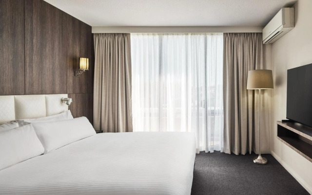 Holiday Inn Warwick Farm by IHG