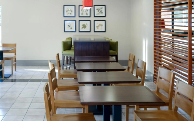 Country Inn & Suites by Radisson, Dahlgren-King George, VA
