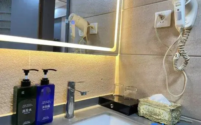 Sanhong Hotel