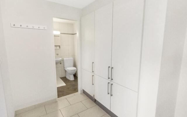 Lake View Business Apartment