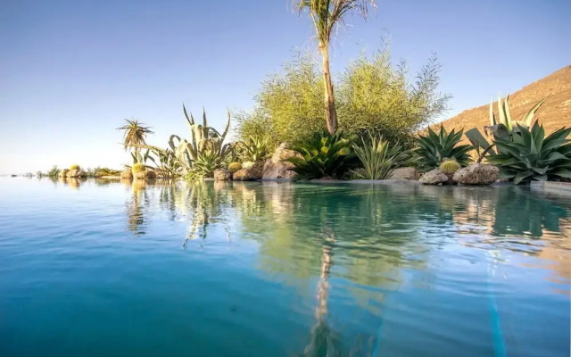 Luxury Villa Delphinus - Allparos Villas
