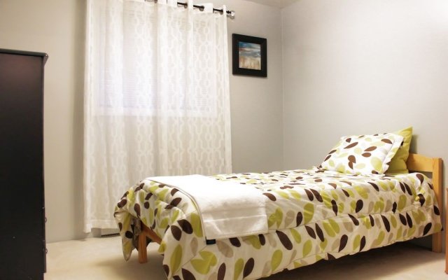 North York Furnished Guest House