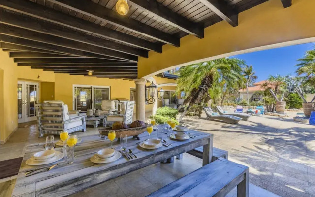 Luxury 4br4ba Villa w Hottub Pool Ocean Views