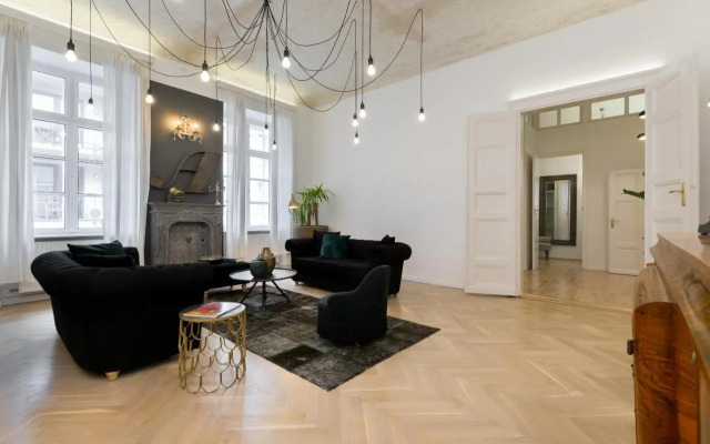 Bohemian Dream Home In The Absolute Center w 2BR/2BT