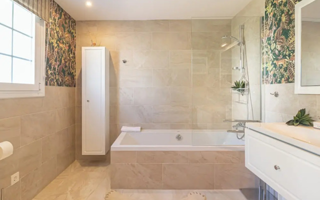 Luxury Family Escape Golf & Pool Retreat