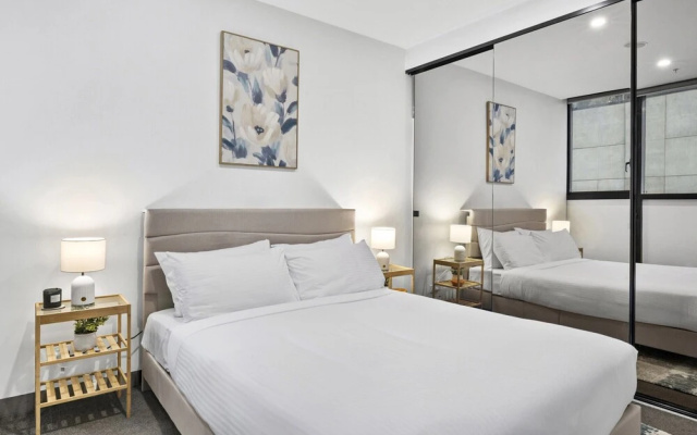 Elevated 1-bed Retreat Near Crown – Guest Rooms – Melbourne