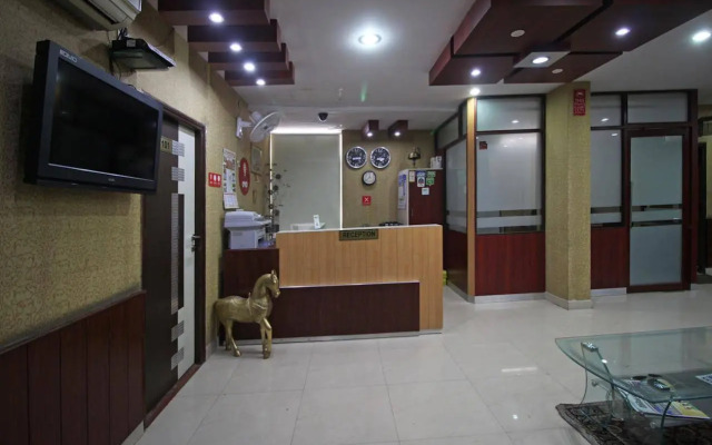 OYO 2206 Hotel Rajawat Manor