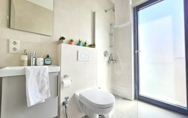 Stylish 3 BR with 2 terraces and parking
