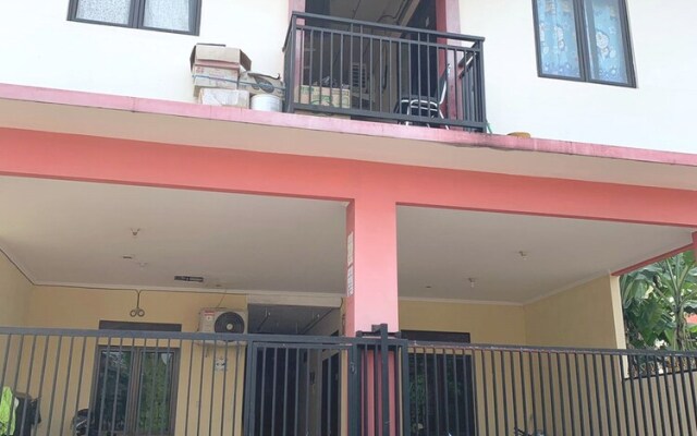 OYO Life 92779 Kost Arjuna