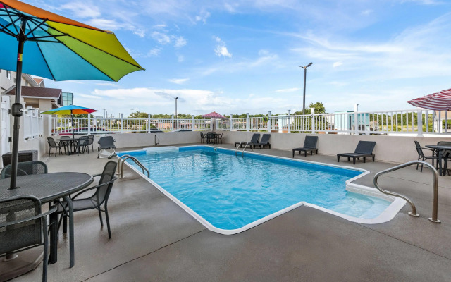 Super 8 by Wyndham Independence Kansas City