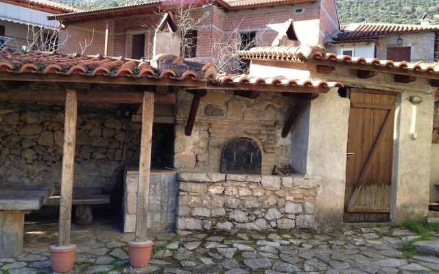260m2 Unique Mountain House in Lilea Parnasos