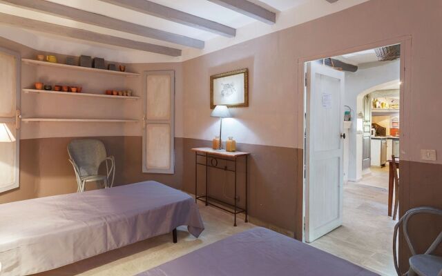 Rustic Cottage in Oppede With Shared Pool