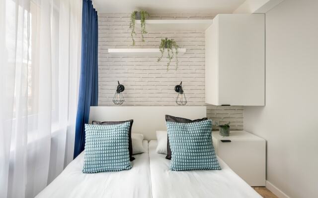 Charming Apartment for 6 by Renters