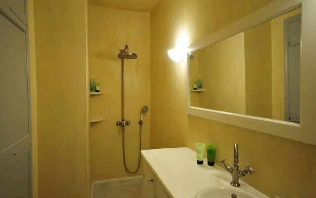 1880 Luxury Apartments