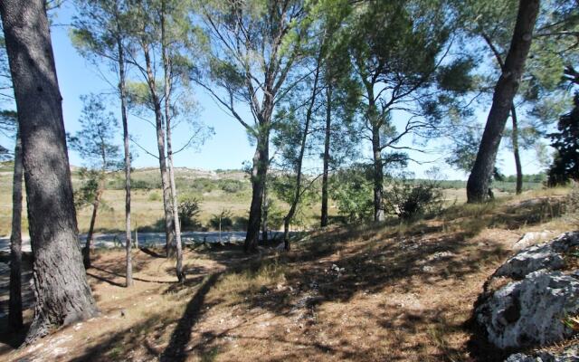 Villa With 4 Bedrooms in Maussane-les-alpilles, With Wonderful Mountai