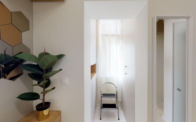 FM Deluxe 2-BDR Apartment - Springtime