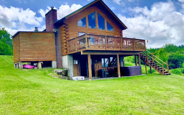 Majestic Vista Mountainside Cabin