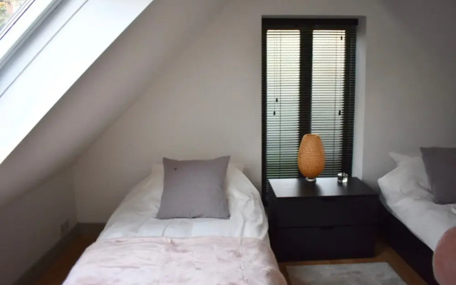 Cosy 2 Bedroom House With Parking