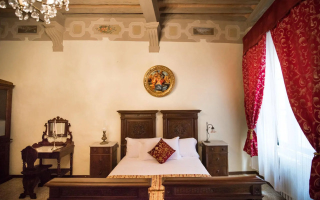 All'ombra della Torre