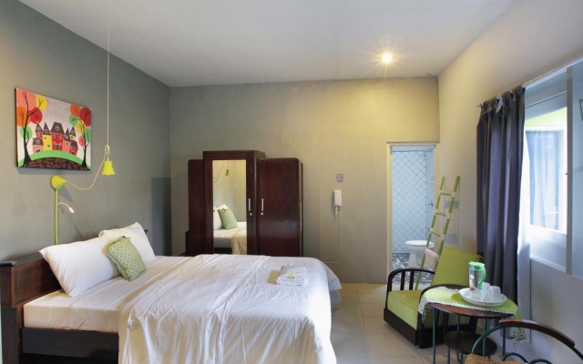 Jeng Tini Guest House – Guest Rooms – Bogor