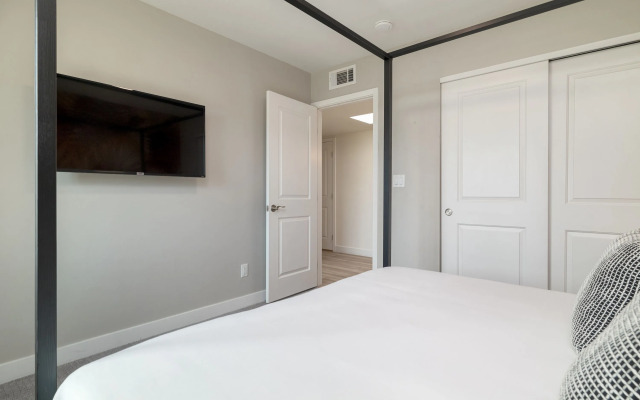 White Agate by Avantstay Pool + Playground