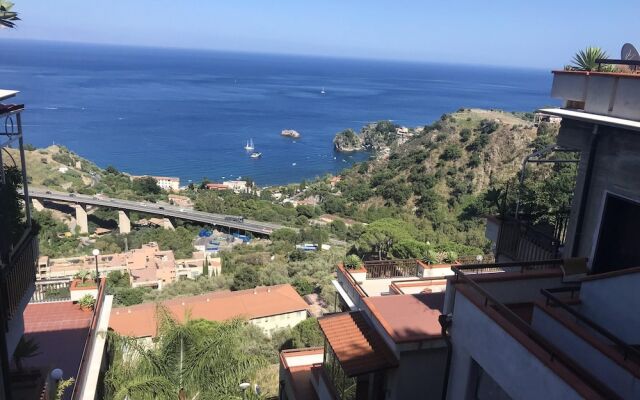 Apartment with One Bedroom in Taormina, with Wonderful Sea View, Furnished Terrace And Wifi - 10 Km From the Beach