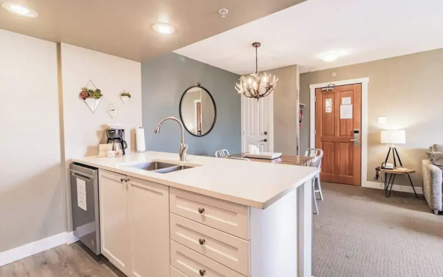 Beautiful One Bedroom Suite - 416