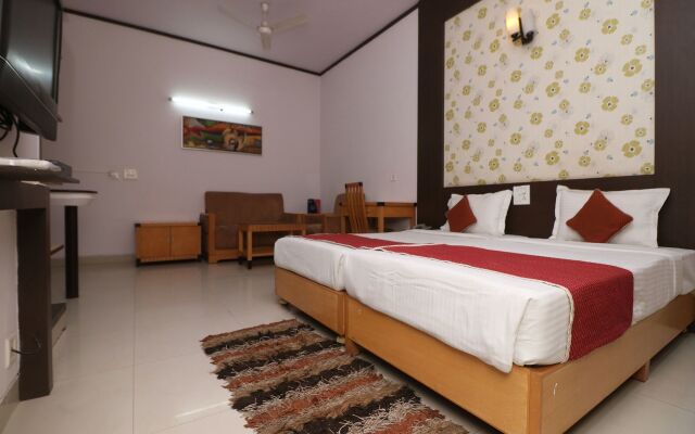 OYO Premium Golf Course Road