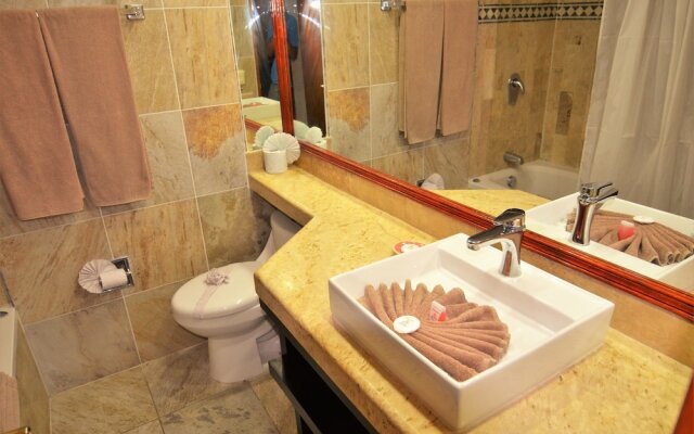 2BR Condo ground level Rinconada Del Sol