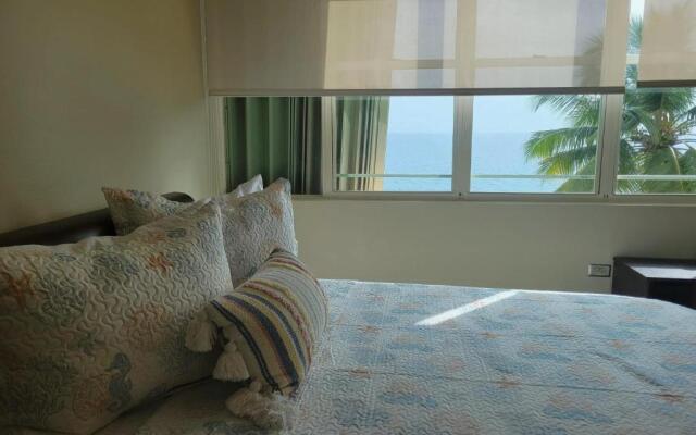 Beachfront 2 bdr apt with beautiful views