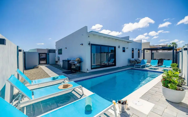 La Perla 2br2ba Home w Private Pool Patio BBQ