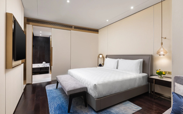 HUALUXE Shanghai Changfeng Park by IHG