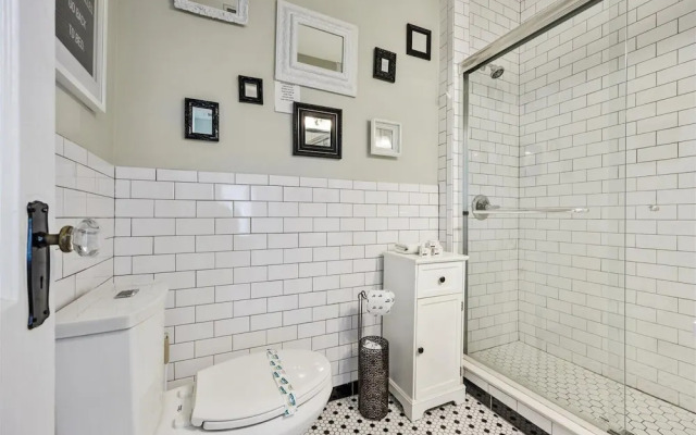 Casa Doble - Two Units, One Location!