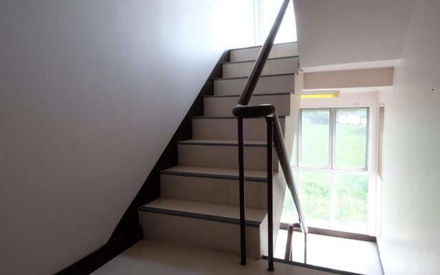 Silpsuvarnabhumi Apartment