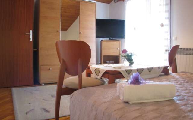 Alluring Holiday Home in Makarska With Garden