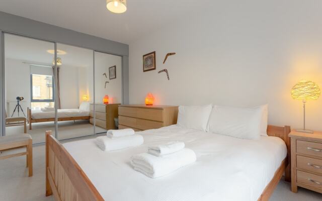 Modern 3 Bedroom Duplex Apartment in Stepney